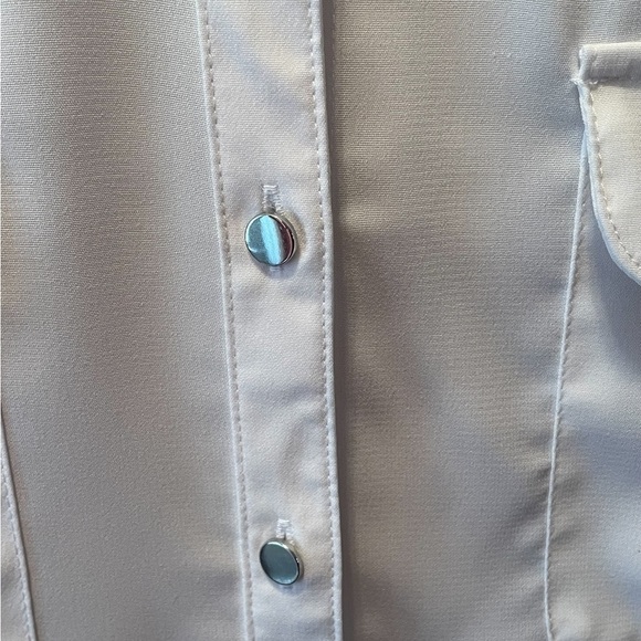 Como blu woman’s white button down blouse, soft, adjustable sleeve, size medium - Picture 4 of 7